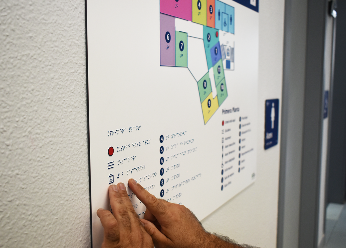 Plano con braille y altorelieve