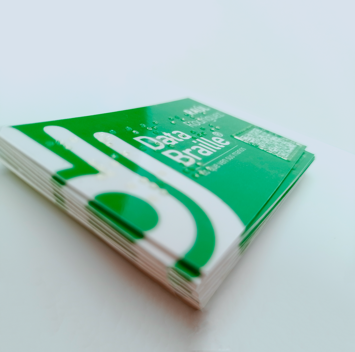 Tarjeta visita para Databraille mostrada en detalle