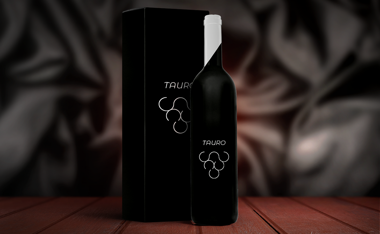 Caja y botella de vino de la marca ficticia Tauro